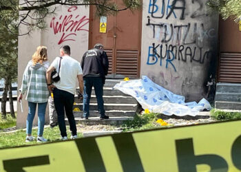 Boşanma aşamasındaki eşini 3 kurşunla öldürdü