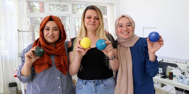 Burdurlu kadınlara Fransa'dan 120 bin bocce topu siparişi