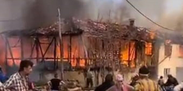 Bursa'da 3 ev ile 1 ahır yandı