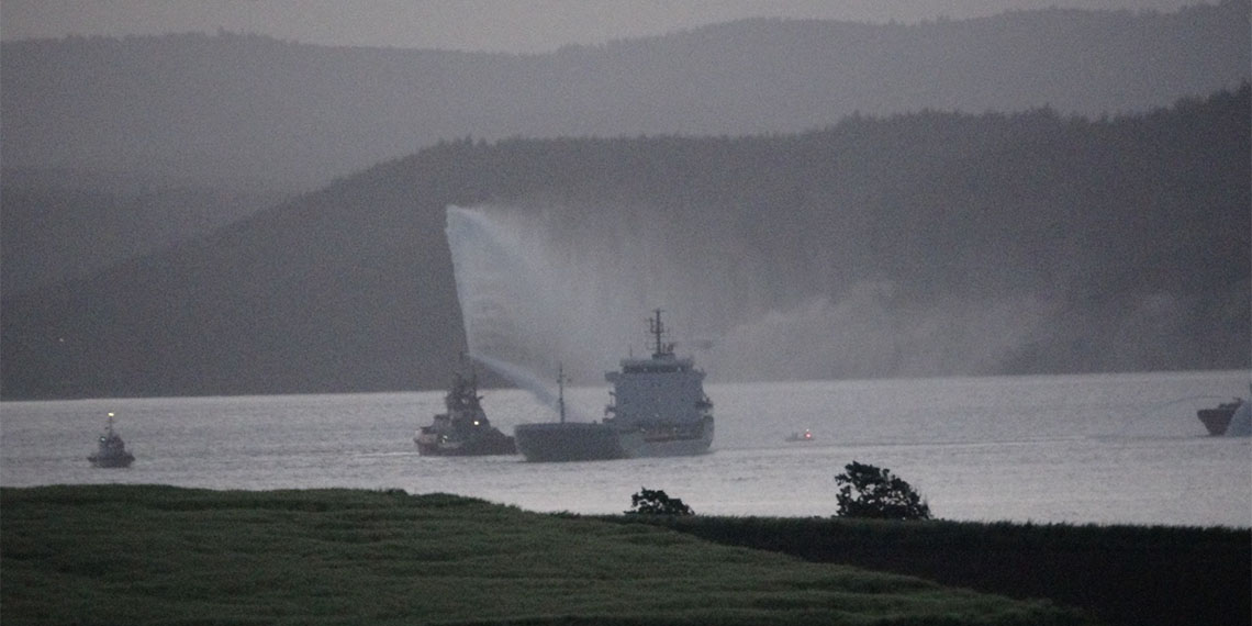 Çanakkale Boğazı'nda gemi yangını; 'AK DISCOVERY' isimli 107 metrelik kuru yük gemisinde yangın çıktı.