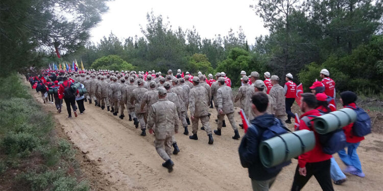 Çanakkale'de '57'nci Alay Vefa Yürüyüşü' düzenlendi