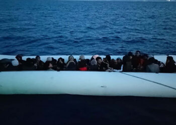 Çeşme ve Muğla açıklarında 97 kaçak göçmen kurtarıldı