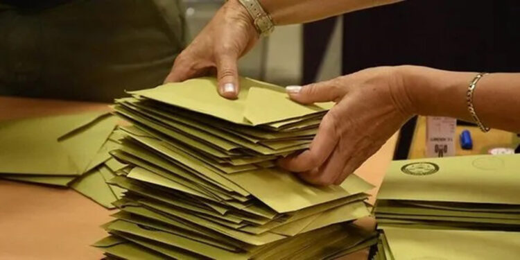 CHP Pendik'te oyların yeniden sayımı için başvuruda bulundu