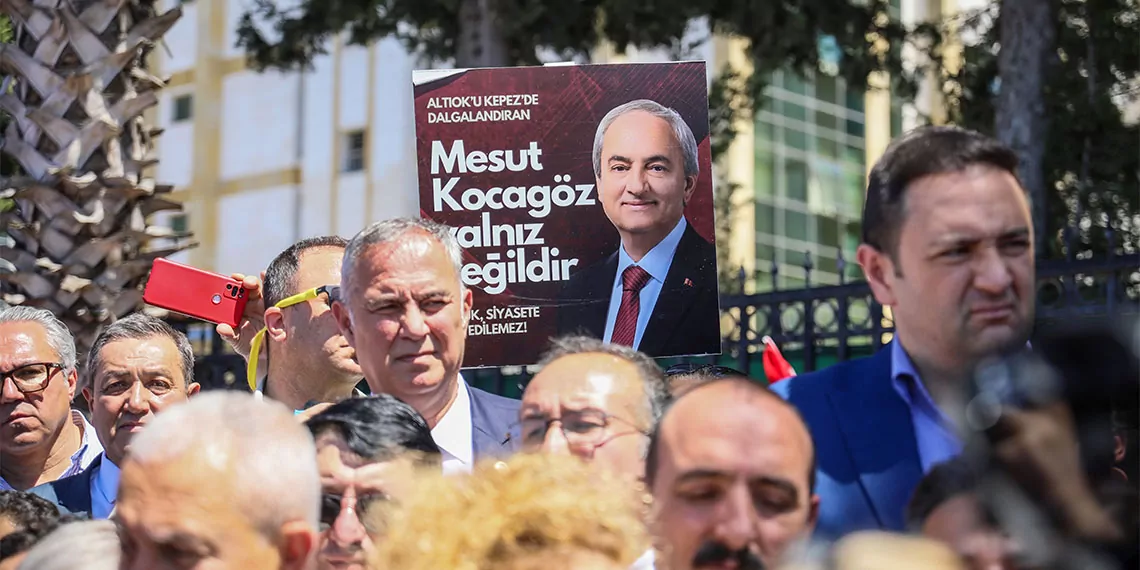 Antalya'daki teleferik kazası sonrası kepez belediye başkanı mesut kocagöz'ün tutuklanmasına chp'den sert tepki.