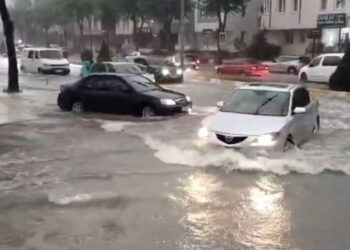 Çorum'da 30 dakika süren sağanak yağmur ve dolu hayatı felç etti