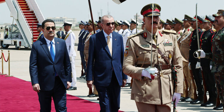 Cumhurbaşkanı Erdoğan Bağdat'a ulaştı