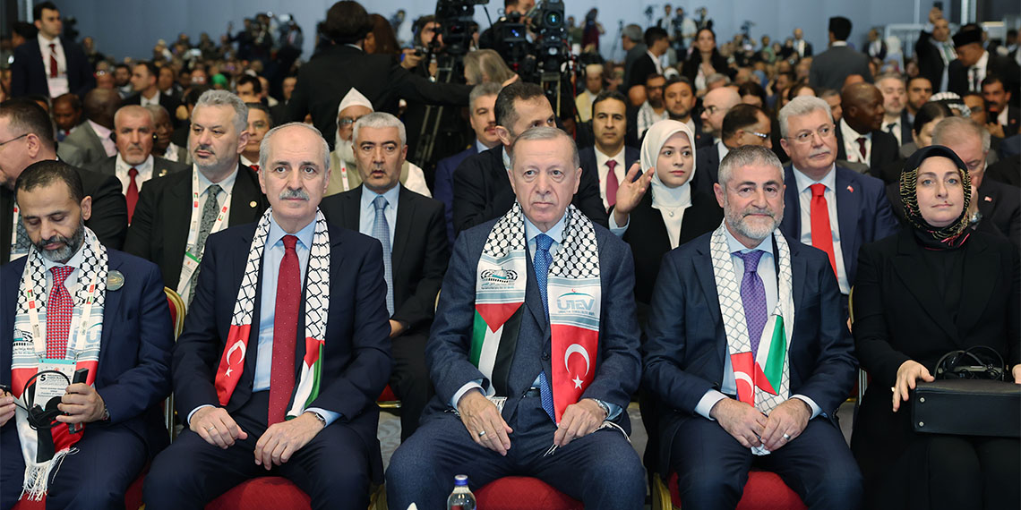 Cumhurbaşkanı Recep Tayyip Erdoğan, “Günümüzün Hitler'i ve Nazileri Gazze'de 15 binden fazla çocuğu öldüren katil Netanyahu adını Gazze kasabı olarak tarihe utançla yazdırmıştır. Alnına yapışan bu kara leke ne yaparsa yapsın çıkmayacaktır" dedi.