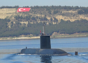 Çanakkale'de Dumlupınar Denizaltısı şehitleri anıldı