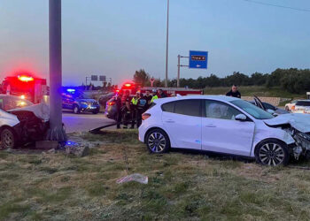 Çanakkale'de iki otomobil çarpıştı: 1 ölü, 6 yaralı