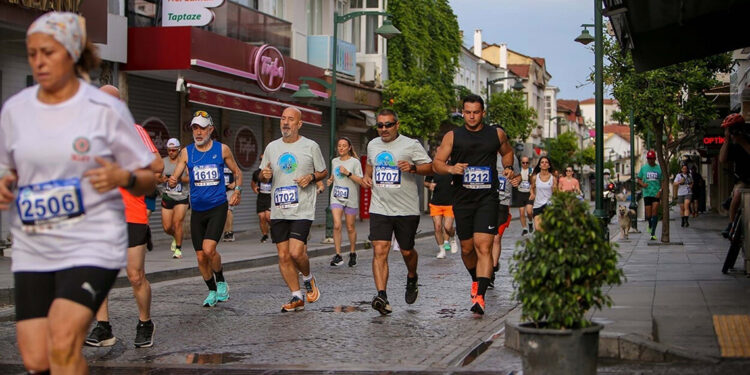 Çeşme Yarı Maratonu'na gei sayım başladı