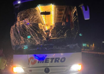 Çorum'da yolcu otobüsü tir'a çarptı: 1'i ağır 10 yaralı