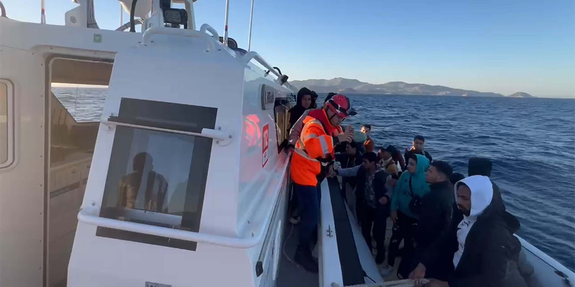 Datça, Seferihisar ve Foça'da 120 kaçak göçmen yakalandı