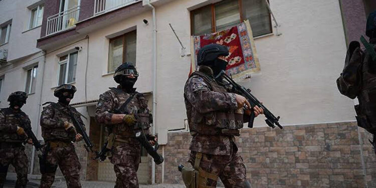 DEAŞ operasyonunda 10 şüpheli yakalandı