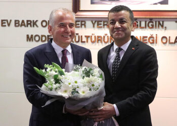 Denizli Büyükşehir Belediye Başkanı CHP'li Çavuşoğlu mazbatasını aldı