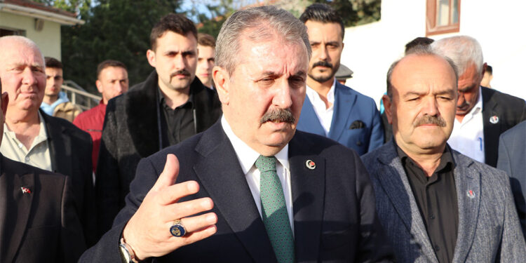 Topyekun bir ambargo uygulamamız lazım