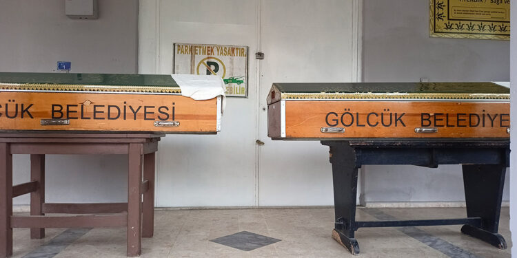 Define kazasında ölen 3 kişi toprağa verildi