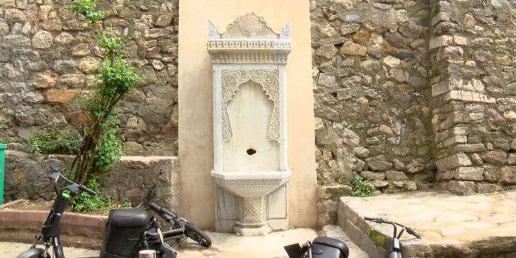 Demir kafesteki tarihi Hamidiye Çeşmesi, özgürlüğüne kavuştu