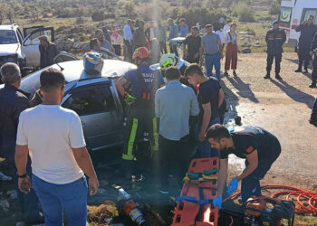 Denizli'de otomobil ile kamyonet çarpıştı; 2 ölü, 4 kişi yaralandı