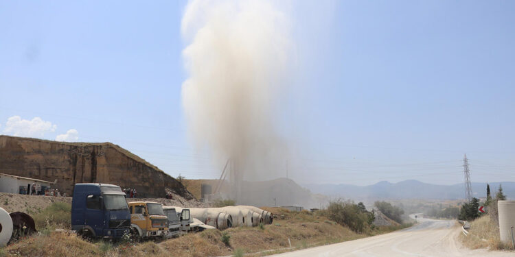 Denizli'de sondaj çalışması sırasında patlama