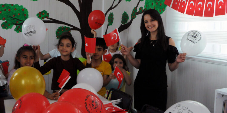 Depremzede Pelin öğretmen, Hataylı öğrencilere umut oldu