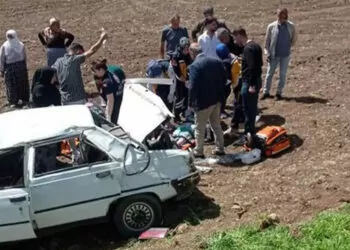 Diyarbakır'da otomobil şarampole yuvarlandı: 9 yaralı