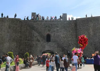 Diyarbakır'da tarihi mekanlarda bayram yoğunluğu