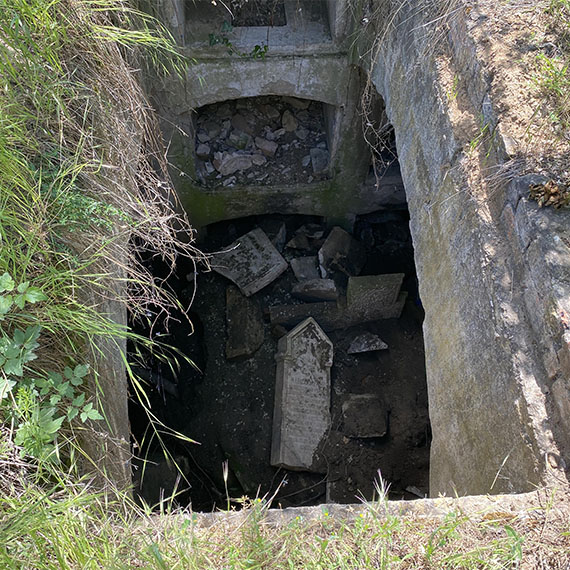 Edirne'deki Katolik Mezarlığı yok olma tehlikesi yaşıyor
