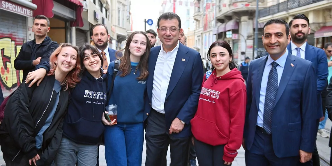 İstanbul büyükşehir belediye (i̇bb) başkanı ekrem i̇mamoğlu, yerel seçim sonrası ilk ziyaretini beyoğlu belediyesi’ne yaptı. Beyoğlu belediye başkanı i̇nan güney’i makamında ziyaret eden i̇mamoğlu, “beyoğlu i̇stanbul’un göz bebeği. Beyoğlu'nda yapacağımız çok işimiz var” ifadelerini kullandı.