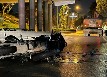 Bursa'da ekskavatöre çarpan sürücü ağır yaralandı