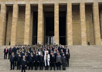 Türk polis teşkilatı'nın 179'uncu kuruluş yıl dönümü nedeniyle emniyet teşkilatı anıtkabir'i ziyaret etti.