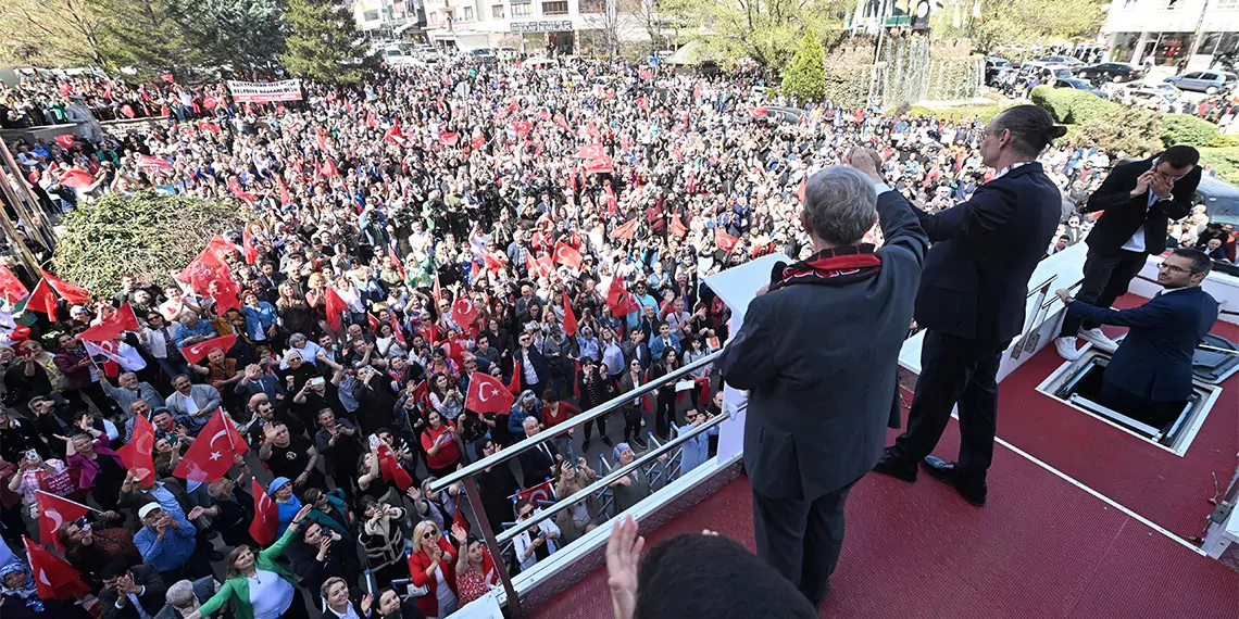 Ankara büyükşehir belediye başkanı mansur yavaş ve erdal beşikçioğlu etimesgut'ta devir teslim töreninde konuştu.