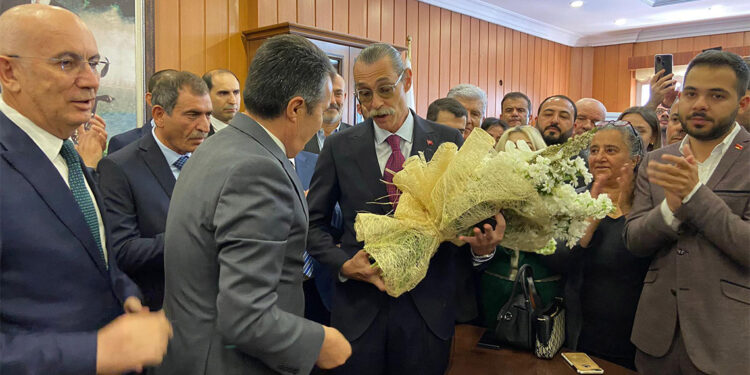 Erdal Beşikçioğlu Etimesgut'ta devir teslim töreninde konuştu