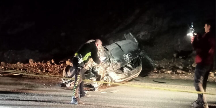 Erzurum'da otomobil dereye yuvarlandı; 3 ölü, 2 yaralı
