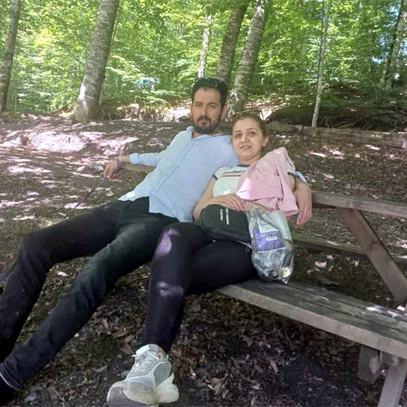 Bolu'da damat vahşeti: Aile içi kavgada eşi Meltem Zengin (35) ve kayınpederi Turgut Doğanyiğit’i (63) bıçaklayarak öldürdü.