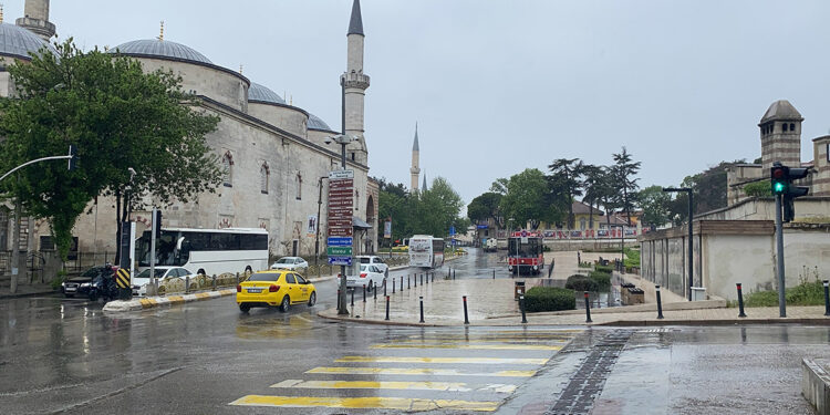 Edirne'de sağanak etkili oldu