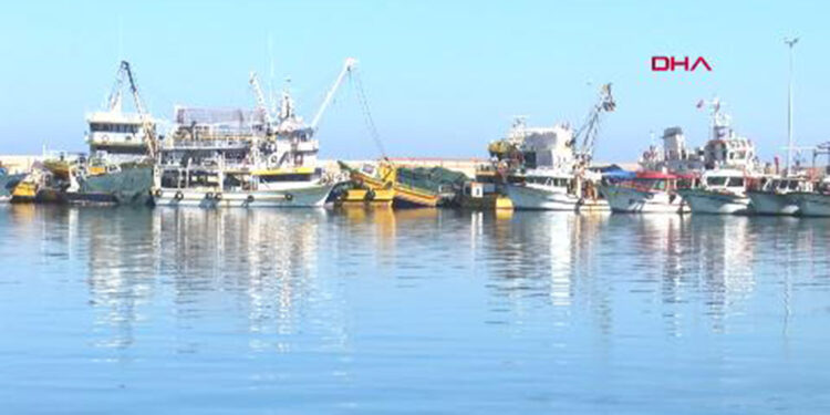 Egeli balıkçıların av sezonu bitimiyle bakım mesaisi başladı