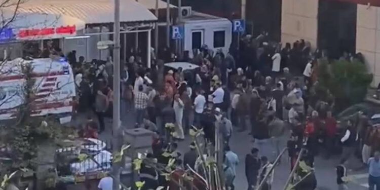 Esenyurt'ta kardeşlerin tartışması kanlı bitti