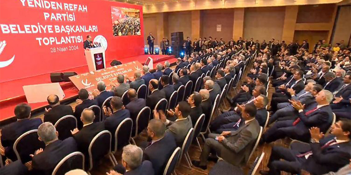 Yeniden Refah Partisi Genel Başkanı Fatih Erbakan, "Yeniden Refahlı belediye başkanlarımız yolsuzluğu, israfı, rüşveti ortadan kaldıracak; belediyelerde lüks ve şatafata, adam kayırmaya, torpile, adaletsizliğe son verecekler. Milletimizle aralarına mesafe koymayacak, milletin efendisi değil milletin hizmetkarı olacak" dedi.