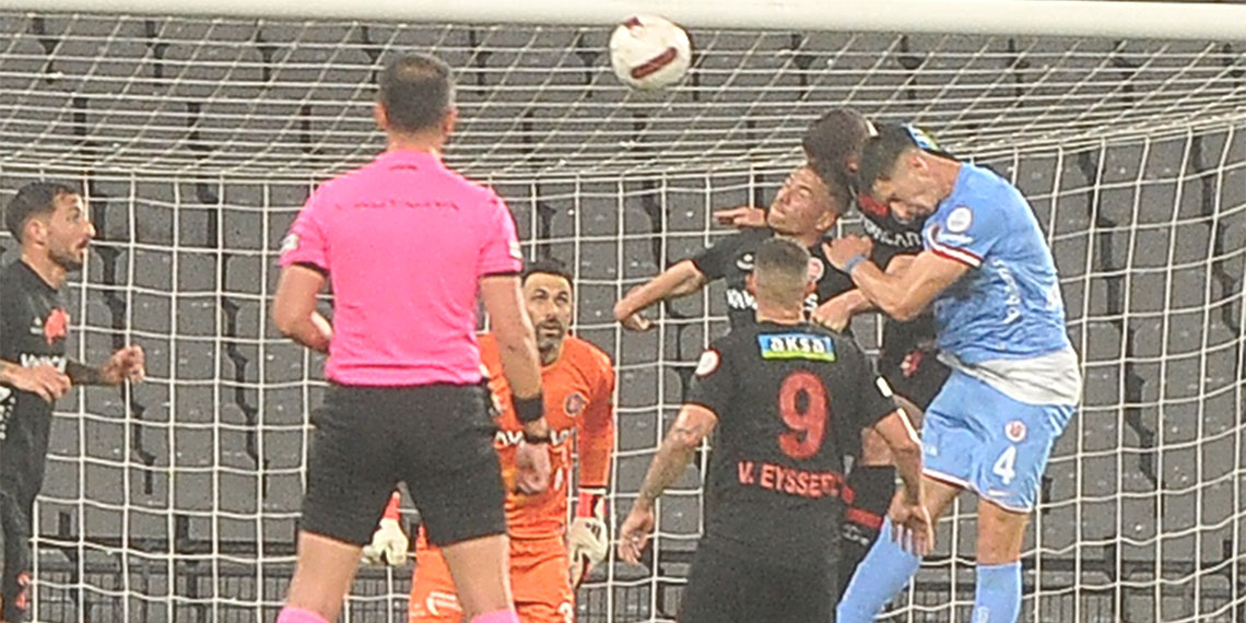 Süper Lig’in 34’üncü haftasında Fatih Karagümrük Antalyaspor'u 4-1 yendi. Fatih Karagümrük’e galibiyeti getiren golleri 36’ncı dakikada Güven Yalçın, 64'üncü dakikada Markao, 81'inci dakikada Can Keleş ve 90+1'inci dakikada Paoletti kaydetti. Antalyaspor'un tek golünü Larsson attı.