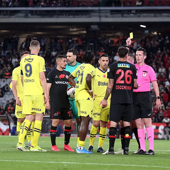 Fenerbahçe-fatih karagümrük maçının ardından fenerbahçe teknik direktörü i̇smail kartal "i̇lk devre istediğimiz gibi üretken futbol oynayamadık, daha farklı da kazabilirdik. Karagümrük de iyi bir takım" dedi.