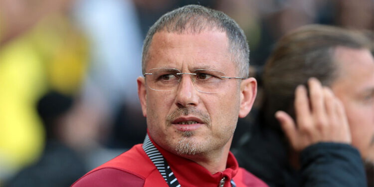 Kırmızı kart oyun planlarımızı değiştirdi