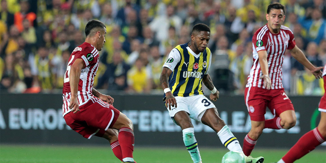 UEFA Avrupa Konferans Ligi Çeyrek Final rövanşında sahasında ağırladığı Olympiacos’a mağlup olan Fenerbahçe Avrupa'ya veda etti.