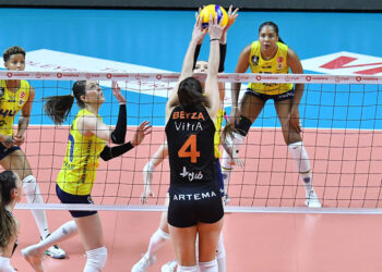 Fenerbahçe Opet-Eczacıbaşı Dynavit'i 3-0 mağlup etti