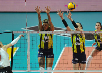 Fenerbahçe Sultanlar Ligi final serisine galibiyetle başladı
