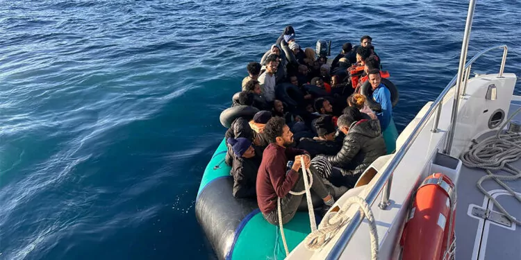 Datça, seferihisar ve foça'da 120 kaçak göçmen yakalandı