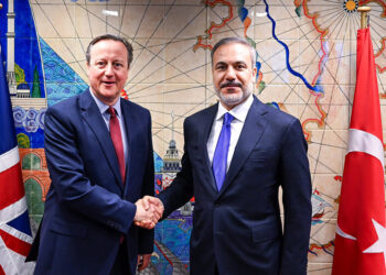 Fidan, İngiltere Dışişleri Bakanı David Cameron ile görüştü