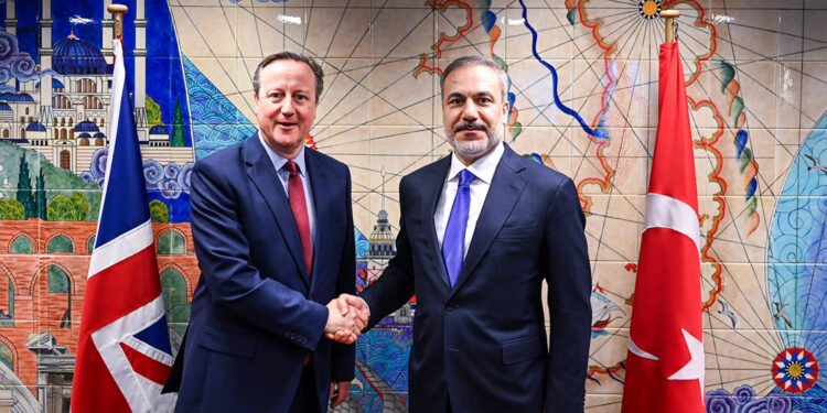 Fidan, İngiltere Dışişleri Bakanı David Cameron ile görüştü