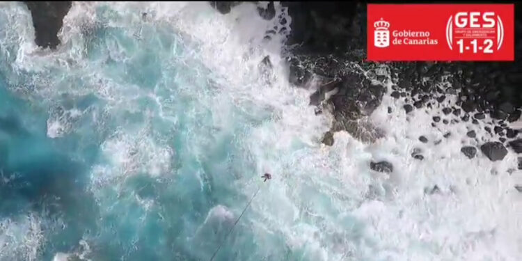 Fotoğraf çekerken denize düşen adam kurtarılamadı