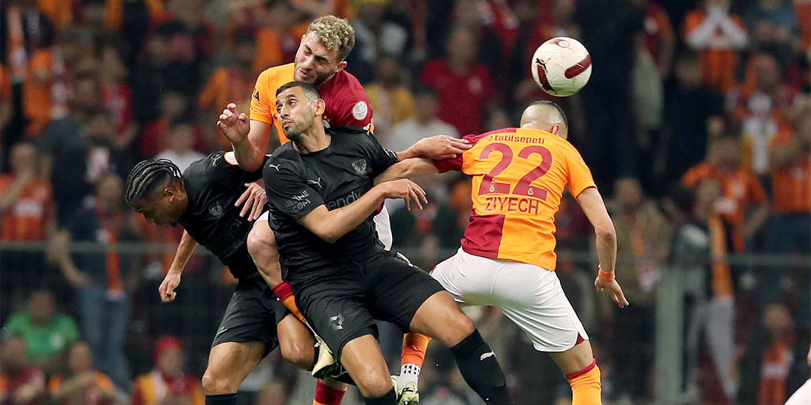 Galatasaray Teknik Direktörü Okan Buruk, Fenerbahçe'nin TFF Süper Kupa maçına U19 Takımı ile çıkma kararı alırsa kendisinin nasıl bir kadro ile sahaya çıkacağının sorulması üzerine, "Bu bizim sorunumuz değil. Biz gideceğiz, maçımıza normal kadromuzla belirlenen yerde ve saatte çıkacağız. Kimle çıkar, ister çıkmaz rakibimizin kararı" dedi.