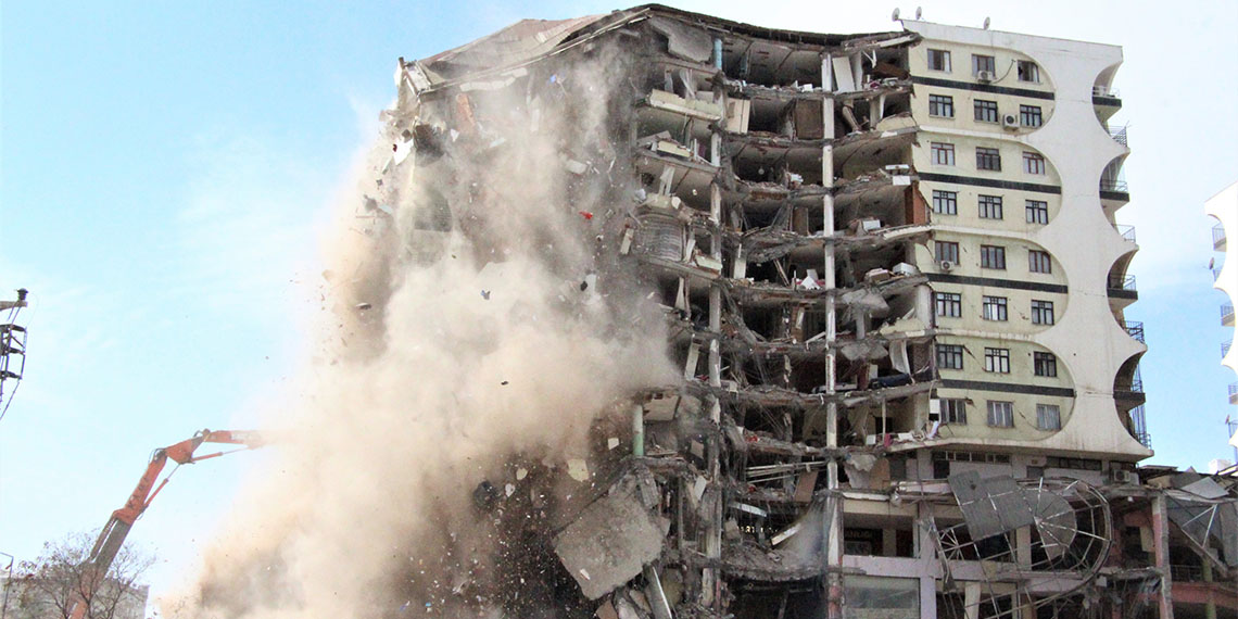 Galeria Sitesi'nin depremde yıkılmasına ilişkin davada sanıklara verilen 17,5 yıl hapsin 74 sayfalık gerekçeli kararı açıklandı.